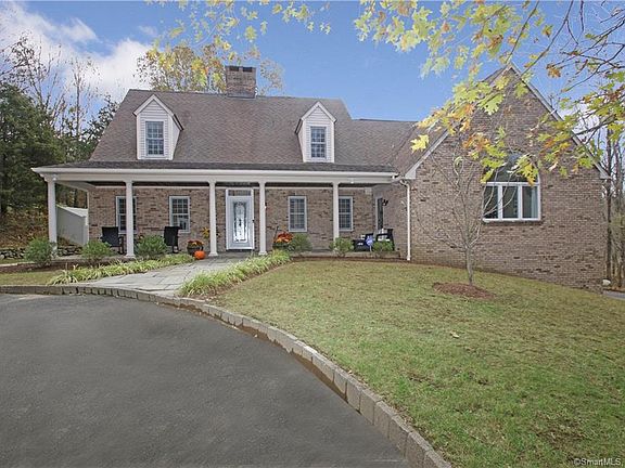 4th image of 171 E Village Rd