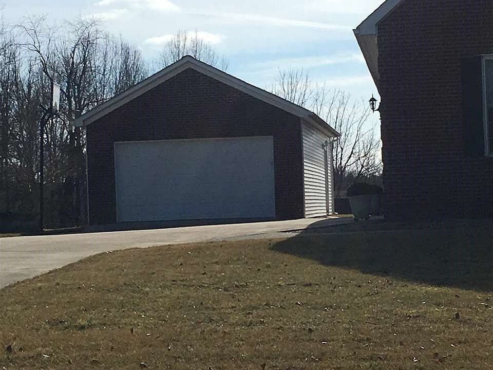 2nd image of 1153 Foxfire Rd