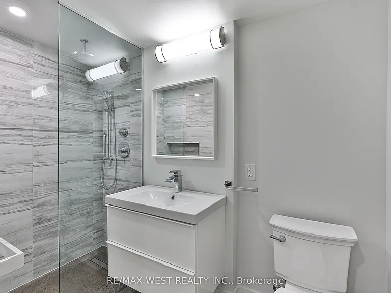 1745 Keele St #4 — Photo 18