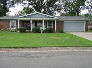 4304 Briarcliff Dr, Alton, IL 62002