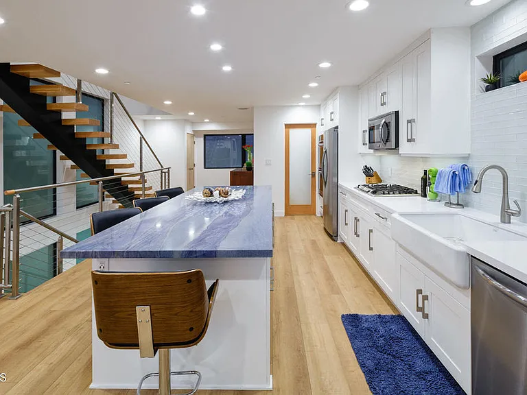 3920 Ocean Dr — Photo 11