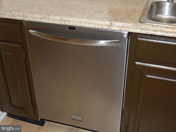 5th image of 2218 Tollgate Cir