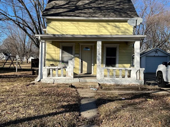 808 W 5th St, Rock Falls, IL 61071