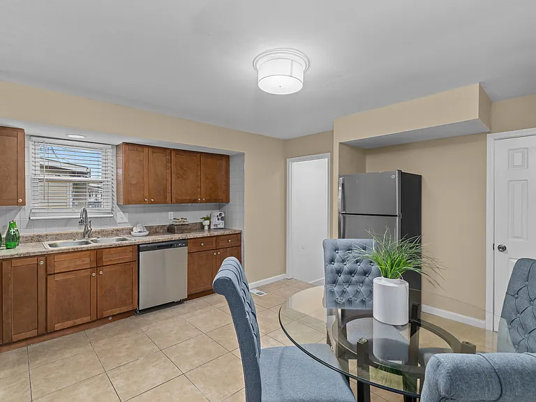 615 Wren Dr — Photo 10