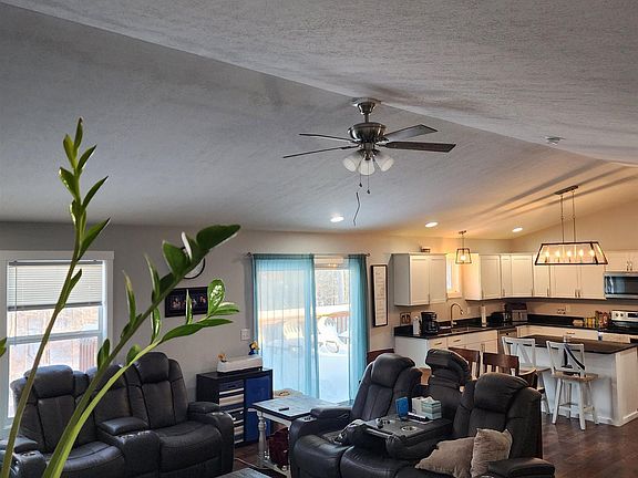 2nd image of 44 Sherwood Ln