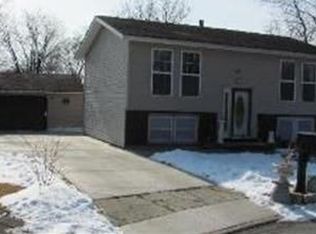 425 Earl Ln, South Elgin, IL 60177