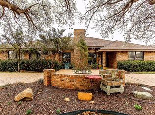 111 Bowie Ln, Levelland, TX 79336