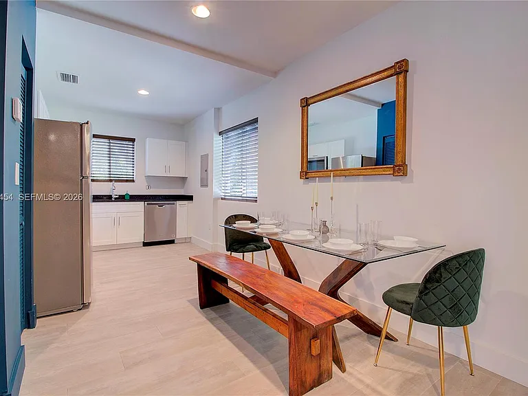 427 NW 34th St #4 — Photo 5