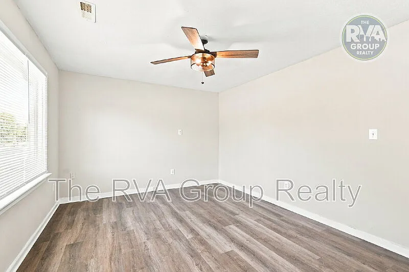 3 bed, 1.5 bath, 1008 sqft, $1,895 — Photo 4