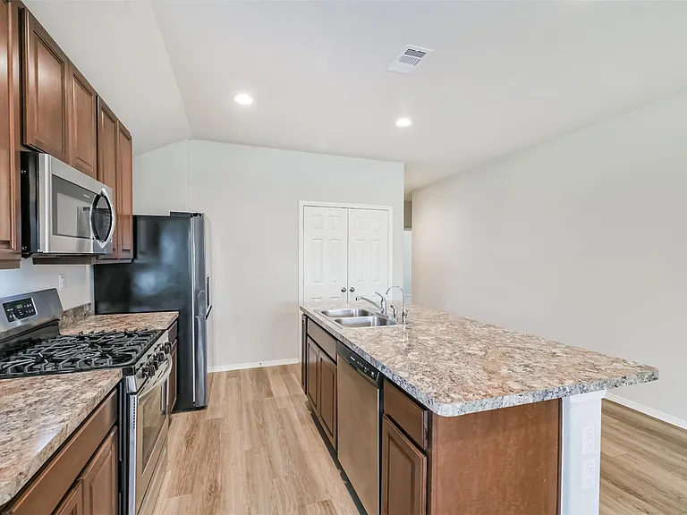 2135 Twisted Cedar Ct — Photo 6