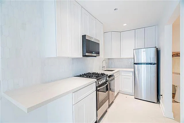 3920 Clearview Pkwy — Photo 9