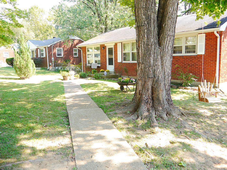Front Yard (driveway view)