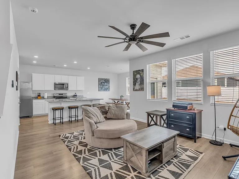 188 Olivia Cir — Photo 3