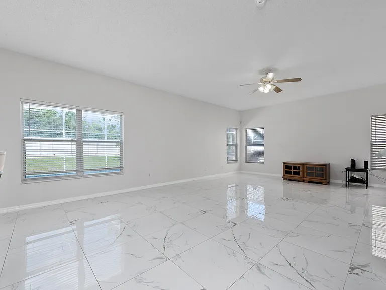746 Lockbreeze Dr — Photo 5
