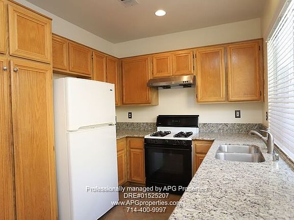 4th image of 11 Gretchen Ct