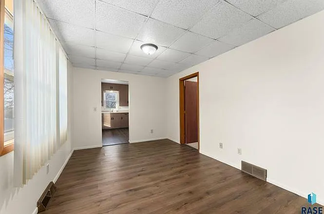 1409 E Nye St — Photo 5