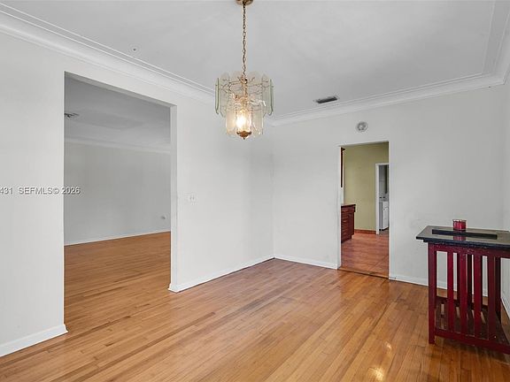 4th image of 4582 Royal Palm Ave