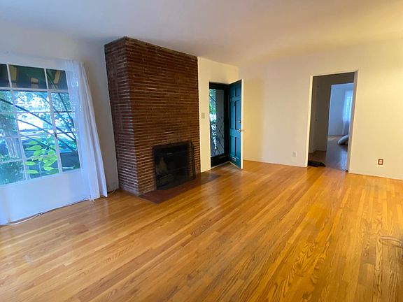 3rd image of 1935 1/2 Palmerston Pl