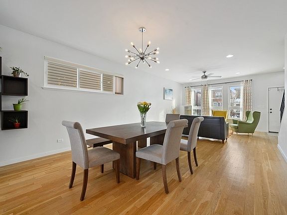 STYLISH DINING ROOM