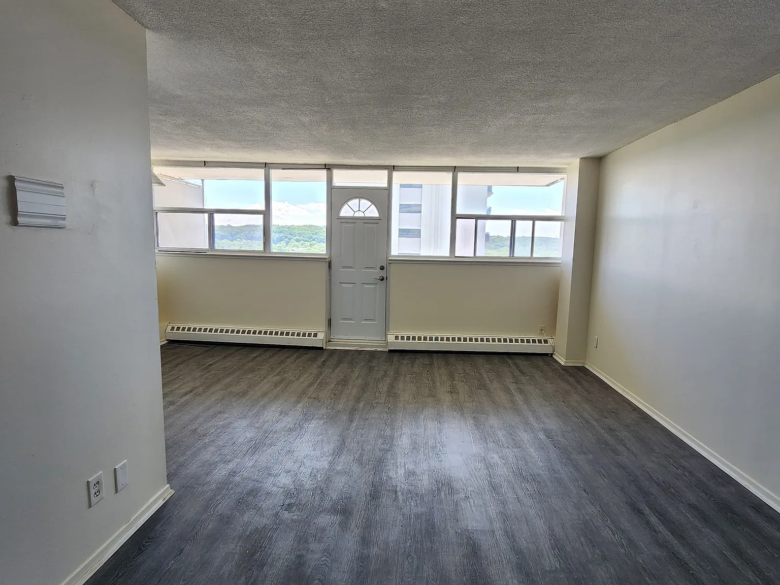 2 bed, $2,050 — Photo 2