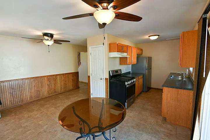 3 bed, 1.5 bath, 1200 sqft, $1,850 — Photo 4
