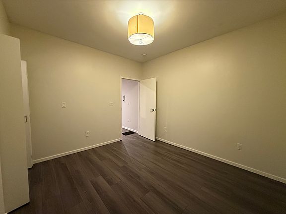 4th image of 529 29th St #529