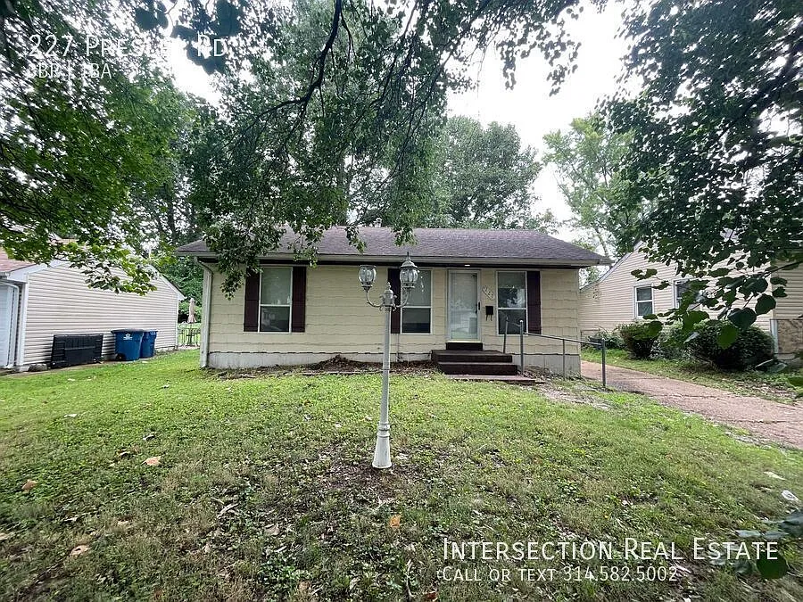 Adorable 3 Bed/1Bath with Finished Basement — Photo 3