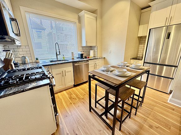 3rd image of 615 Summerlea St #10670149
