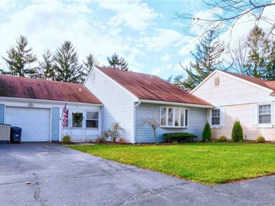66 Hearthside Dr, Mount Sinai, NY, 11766