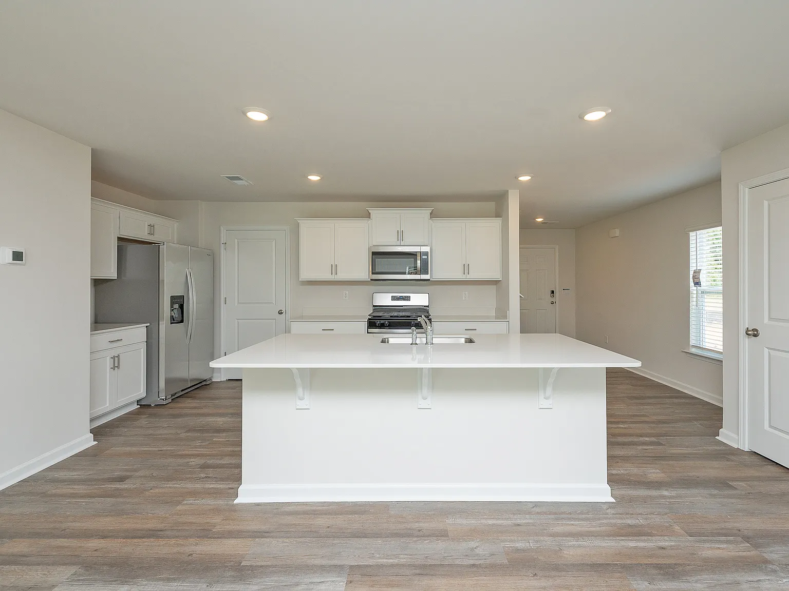 4 bed, 2.5 bath, 2174 sqft, $2,350 — Photo 3