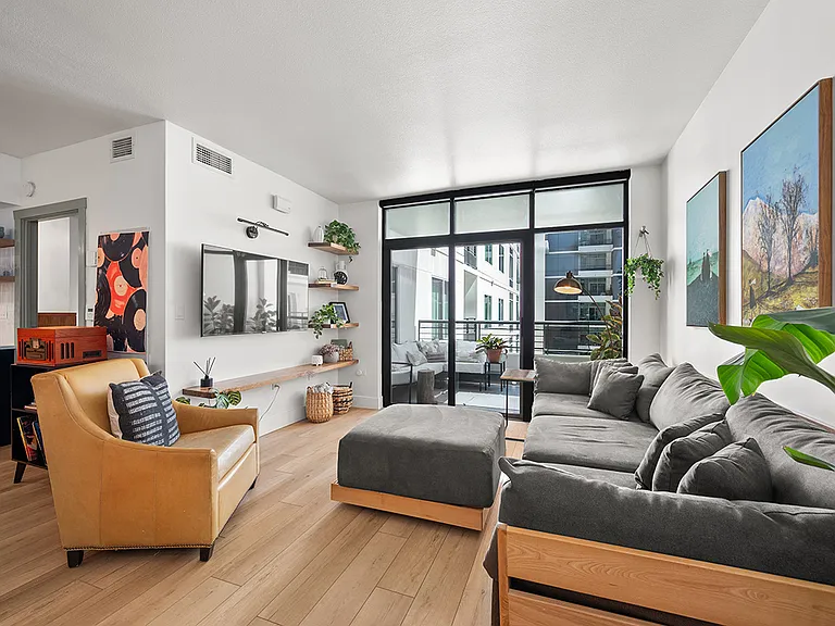 425 W Beech St #535 — Photo 9