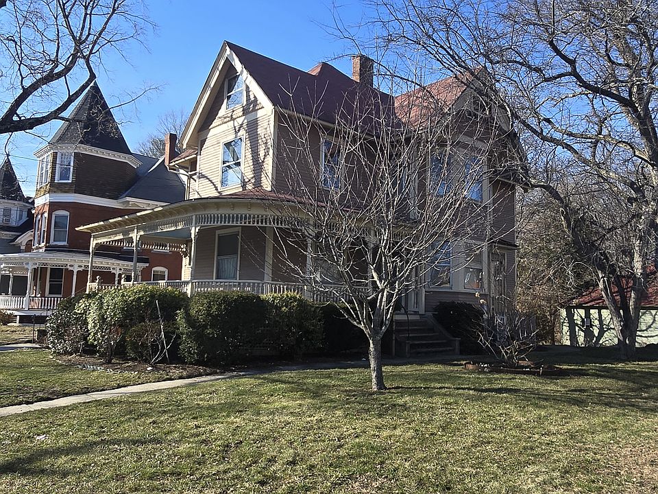 2nd image of 305 Prospect St