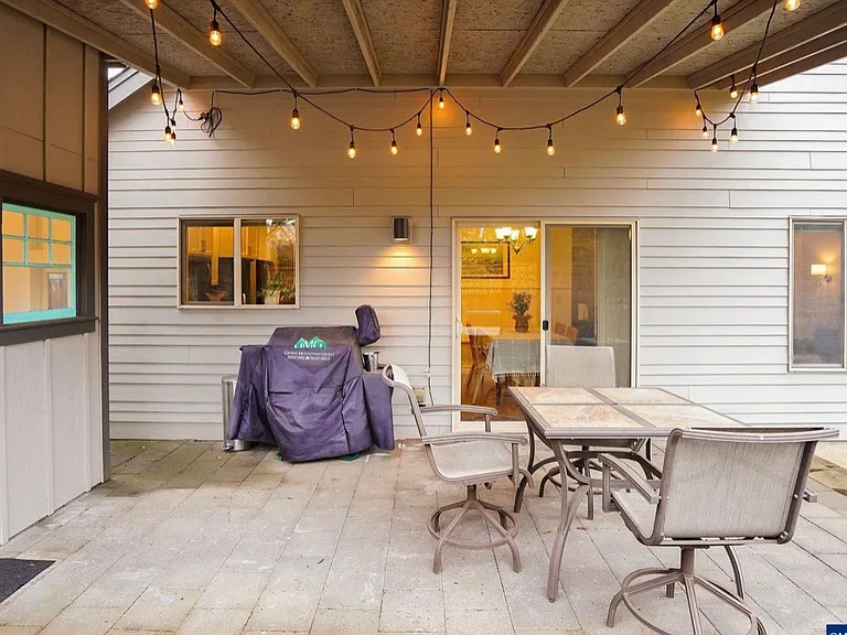 2078 SW Kendra St — Photo 17