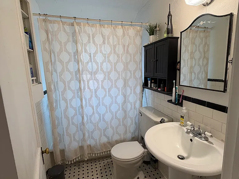 202 Willow Ave — Photo 4