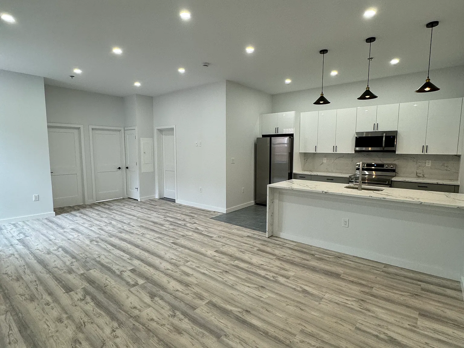 2 bed, 850 sqft, $1,700 — Photo 1
