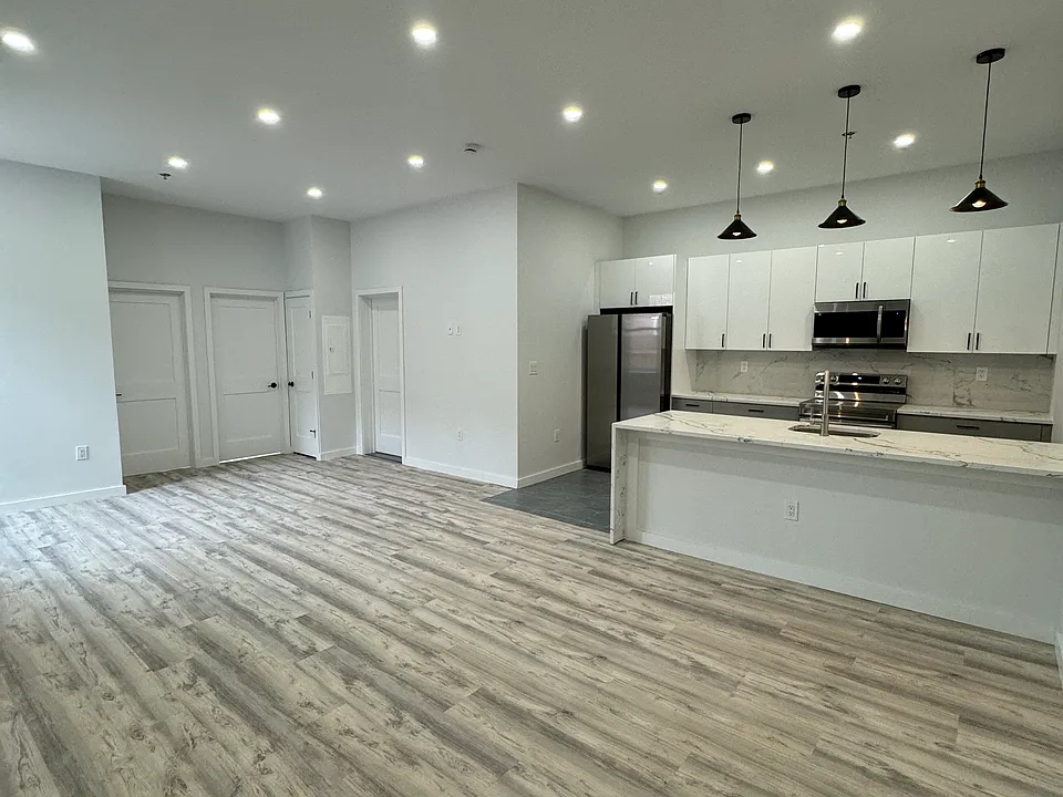 825 Main St #3A
