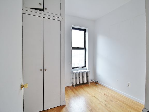 3rd image of 37 1/2 Saint Marks Pl APT B2