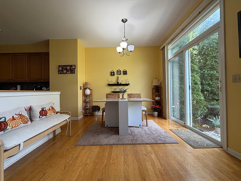 284 Jennifer Ct — Photo 6