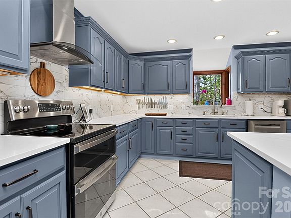 2nd image of 525 Shoreline Dr