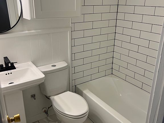 2nd image of 1015 E Hurd St #10954218