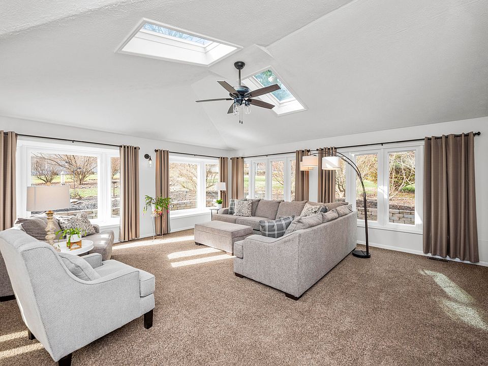 1st image of 102 Rosebud Cir