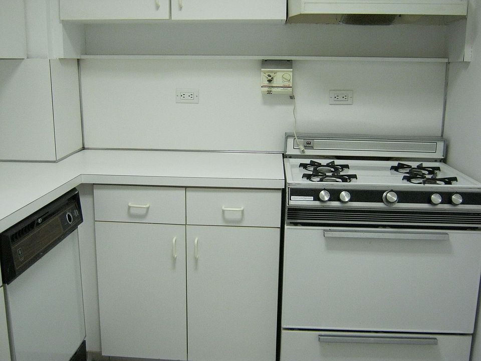 EAT IN KITCHEN