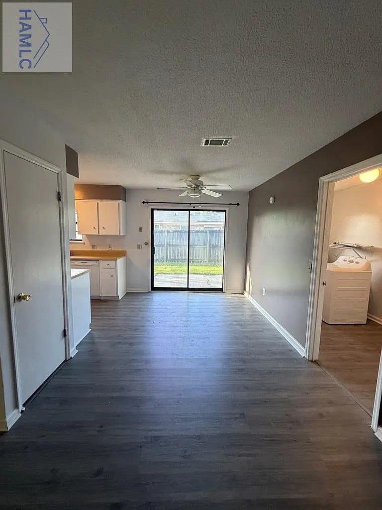 3 bed, 1.5 bath, 1242 sqft, $1,600 — Photo 4