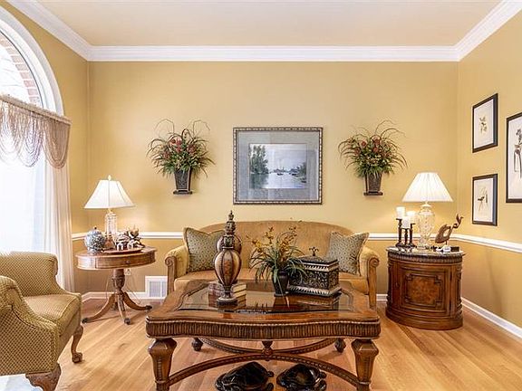 5th image of 3913 Davies Manor Dr