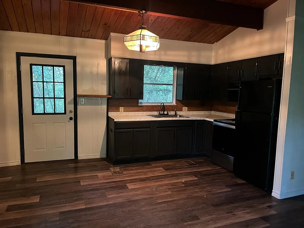 2 bed, 1.0 bath, 726 sqft, $1,200 — Photo 3