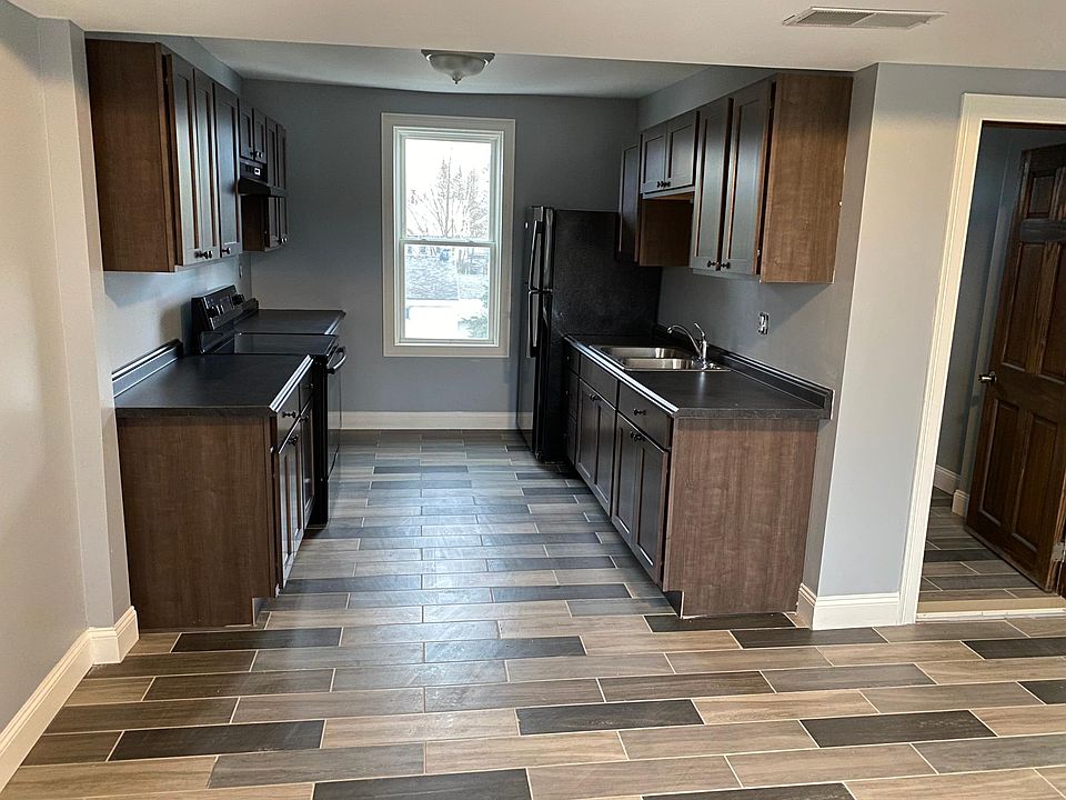 2nd image of 1129 West St