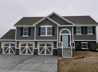 1105 E 14th St, Kearney, MO 64060