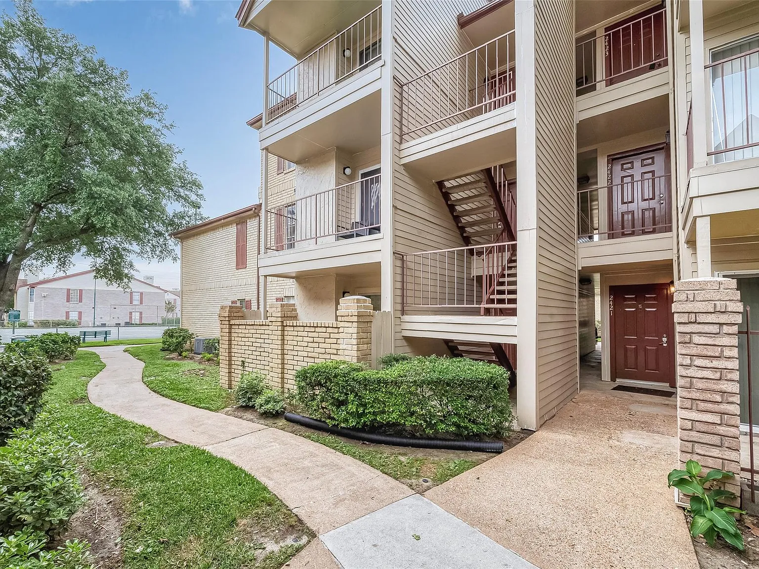 1 bed, 1.0 bath, 588 sqft, $1,050 — Photo 4