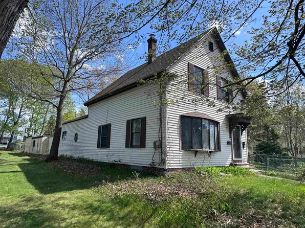 16 Norton Street, Derry, NH 03038