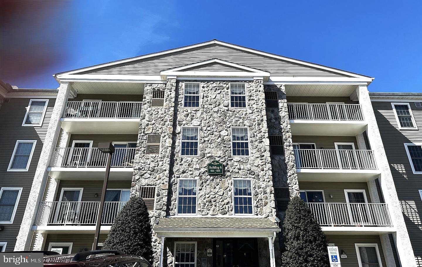 613 Brandon Rd W